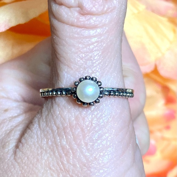 Vintage 925 Sterling Silver Pearl Ring ~ Dainty Solitaire Mini Tea Thumb Ring - Picture 9 of 9